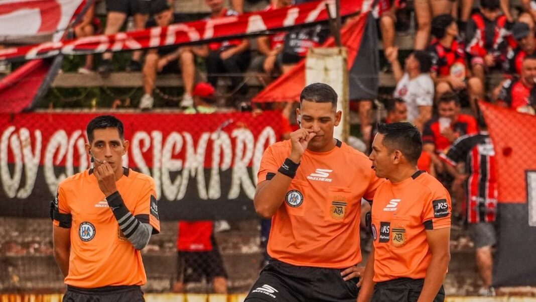 Estadio Primo Antonio Prevedello durante un partido de la Liga Chacarera