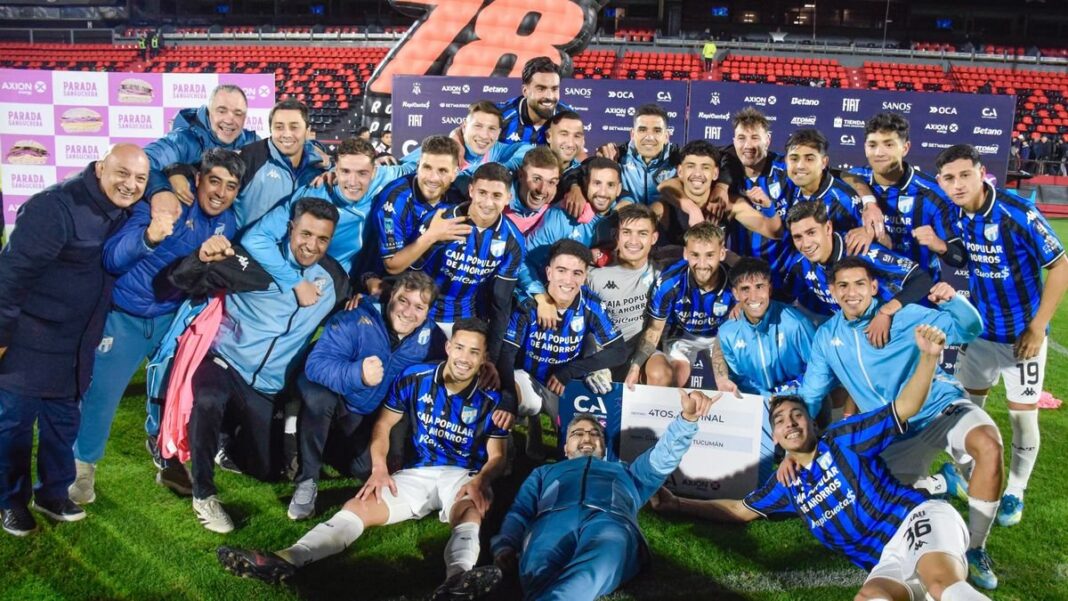 Jugadores de Atlético de Tucumán celebrando un gol ante Independiente
