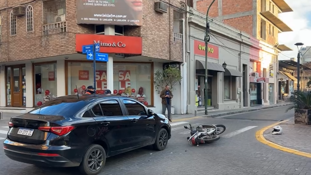 Intersección de calles Sarmiento y Esquiú en la ciudad Capital