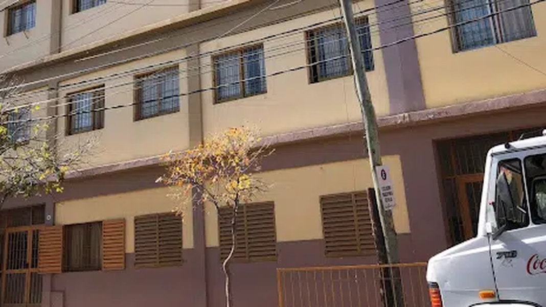 Fachada del Colegio Manuel Belgrano en Catamarca