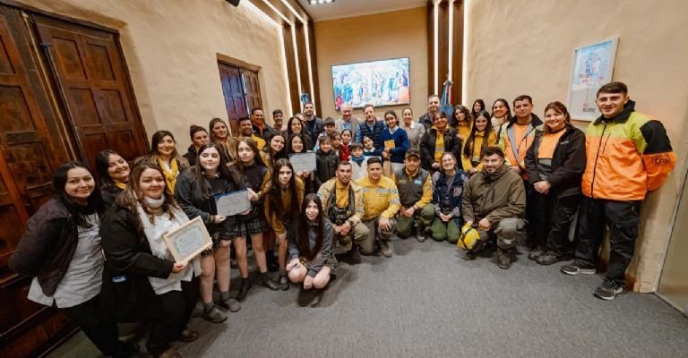 Estudiantes reconocidos por promover la prevención de incendios forestales