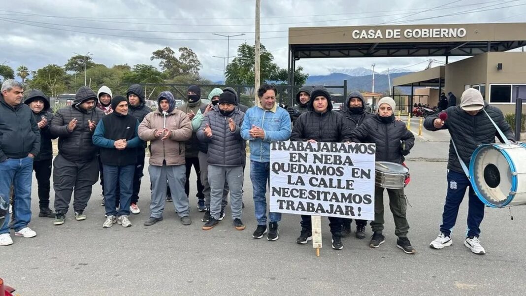 Extrabajadores de Neba presentan telegramas laborales