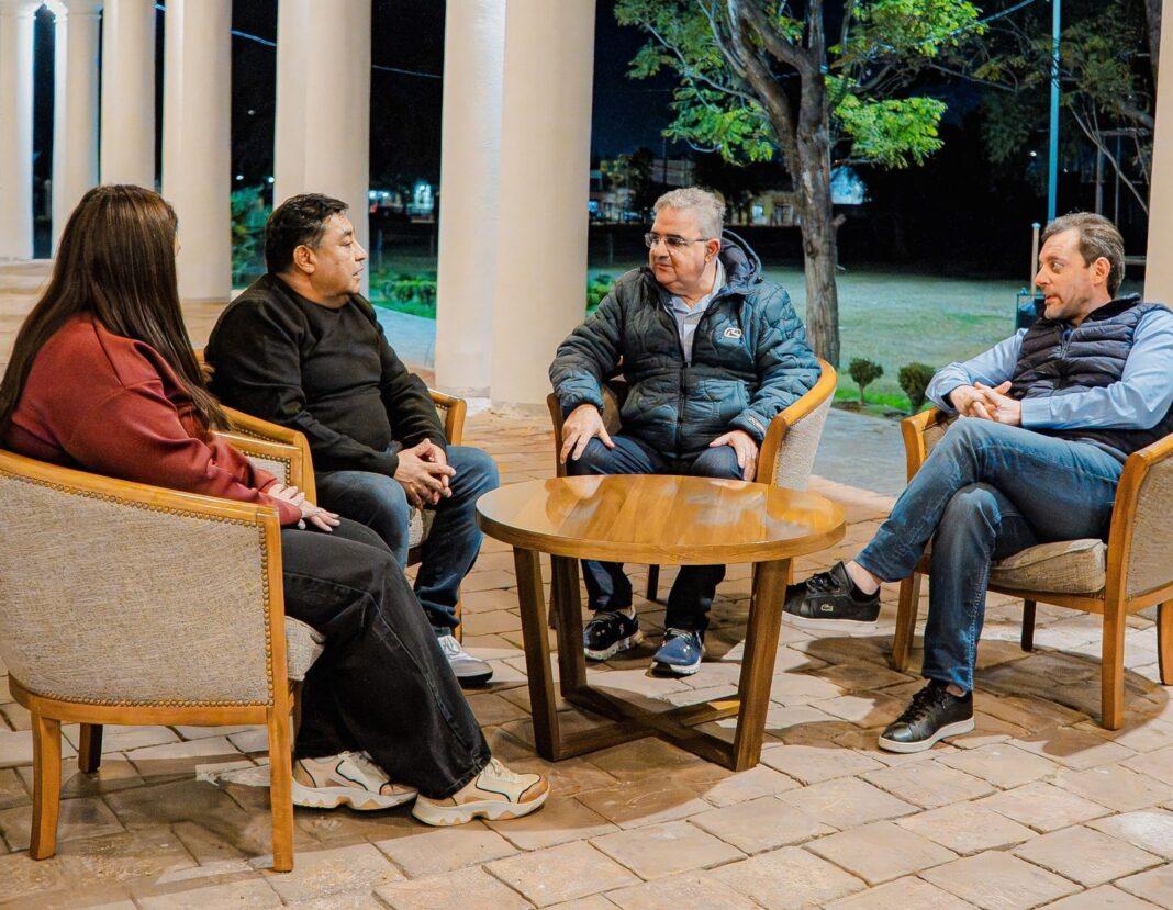 Reunión entre autoridades provinciales y municipales en Puerta de Corral Quemado