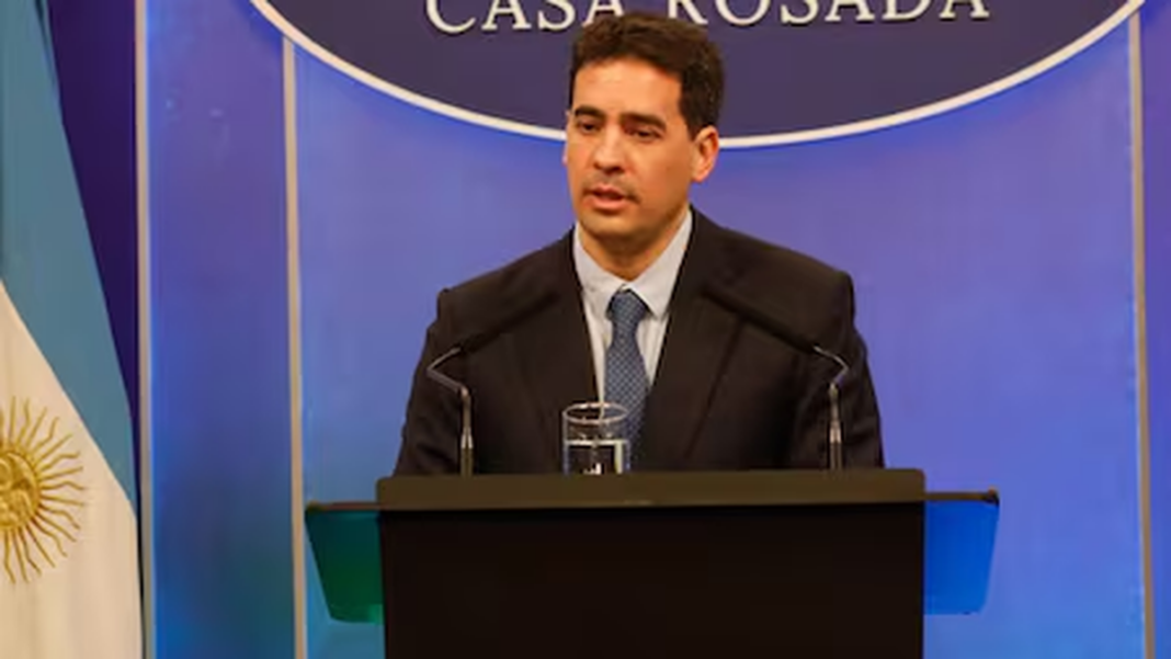 Conferencia de prensa en Casa Rosada con el vocero presidencial Adrián Ravier