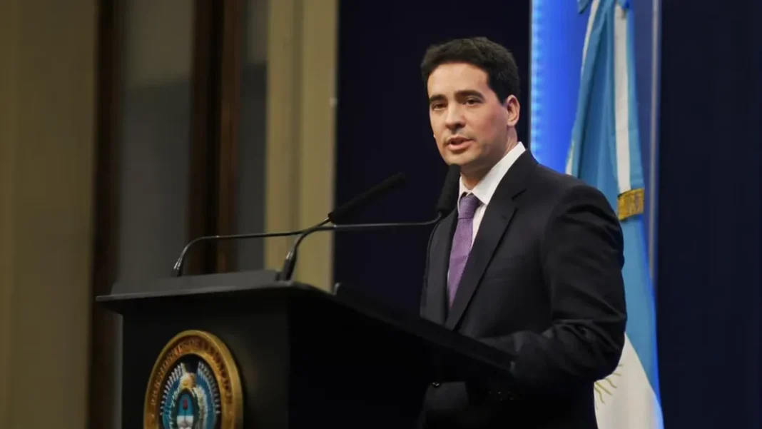 Adrián Ravier en conferencia de prensa en Casa Rosada
