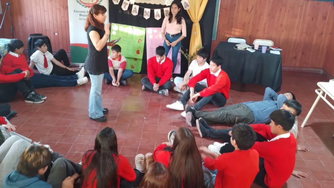Grupo Literario Tantanakuy en jornada de lectura en Retiro de Colana