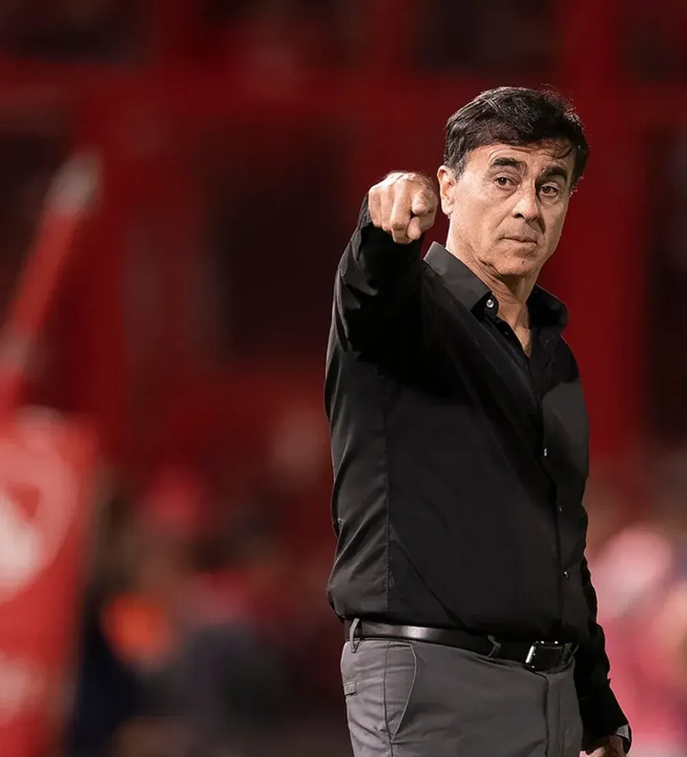 Gustavo Quinteros durante un partido de Independiente