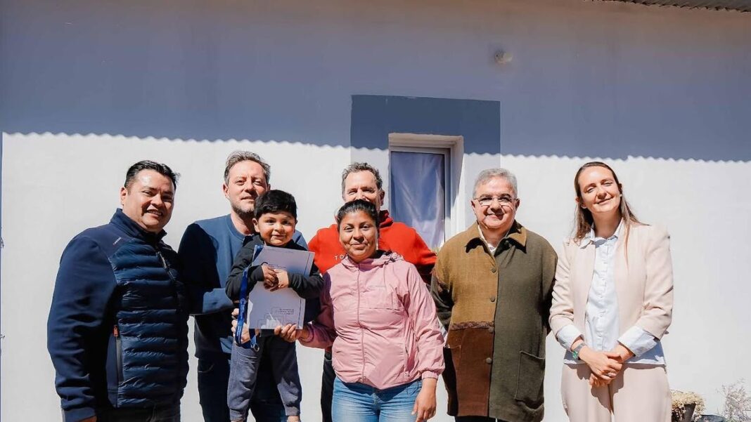 Entrega de viviendas en Hualfín