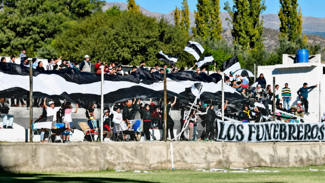 Estadio de Jorge Newbery de Pomán sin público