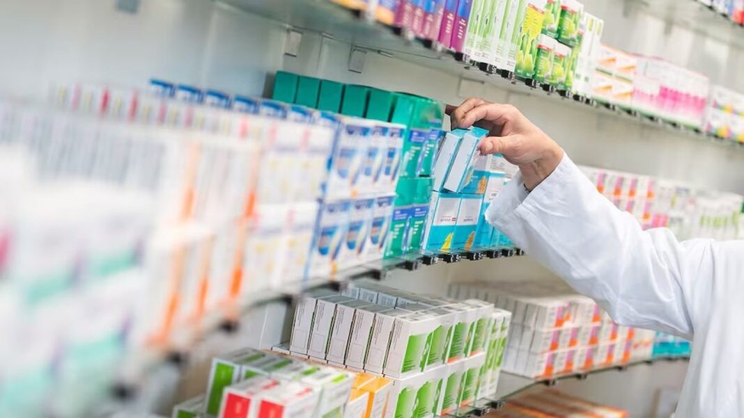 Farmacia con cartel de OSEP en Catamarca