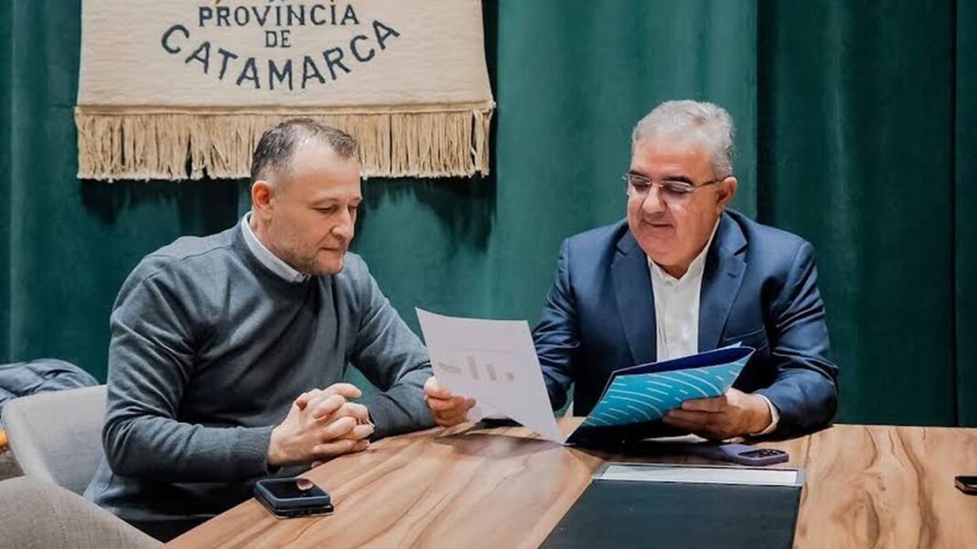 Reunión entre el gobernador Raúl Jalil y el gerente zonal del BNA, Sebastián Riveros