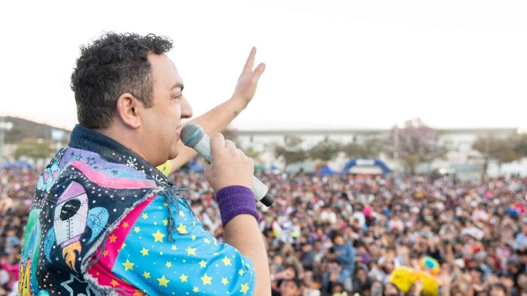 Niños y familias durante la celebración del Día de las Infancias en el Predio Ferial de Catamarca