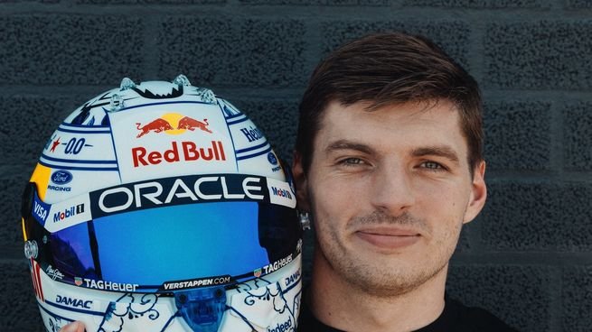 Max Verstappen en un kart durante el evento Max vs 100 en Silverstone