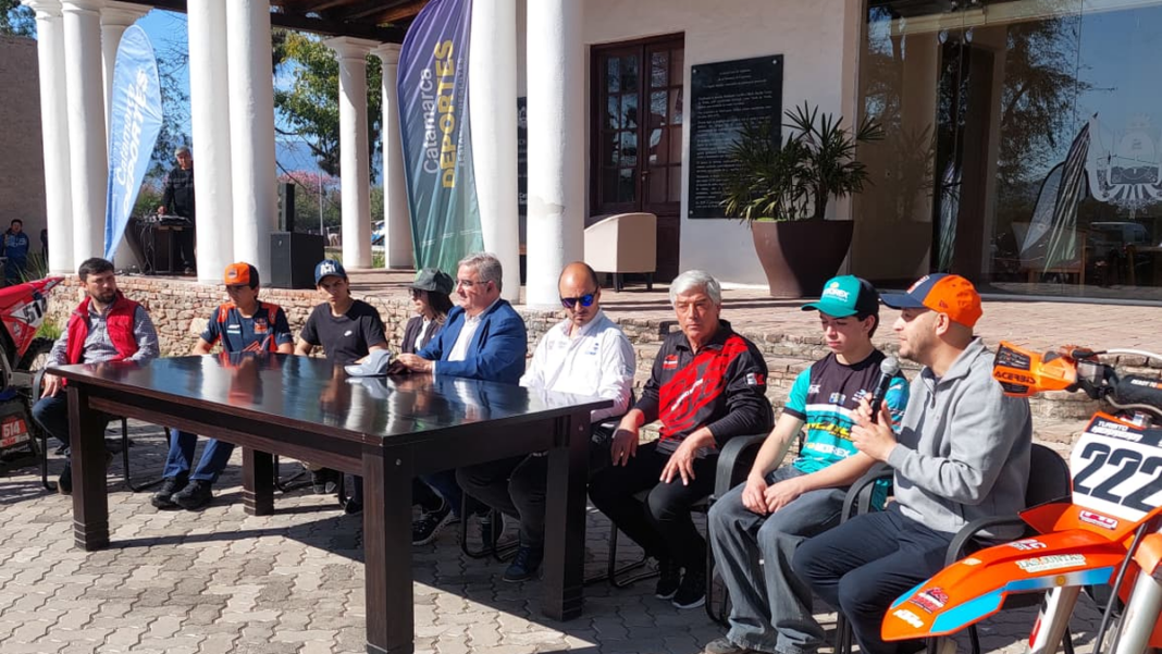 Presentación oficial de la quinta fecha del Motocross Argentino en la Casa de Gobierno de Catamarca