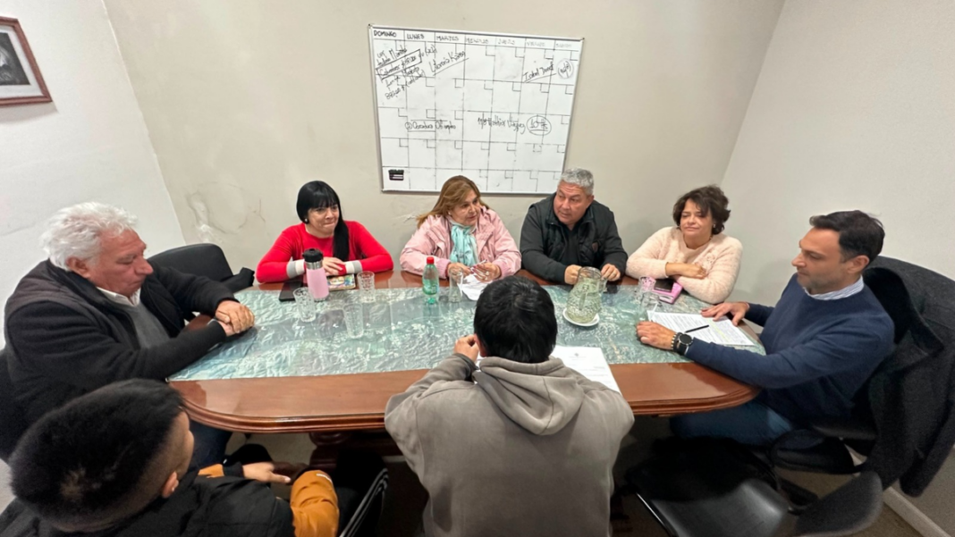 Reunión entre representantes de ATE y autoridades municipales de Fray Mamerto Esquiú