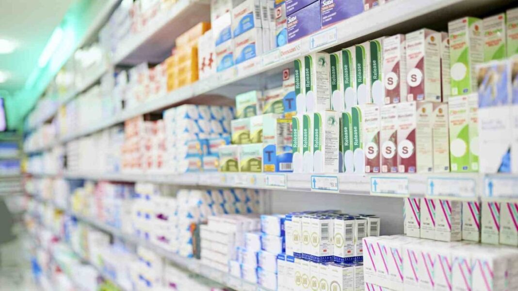 Farmacia con medicamentos