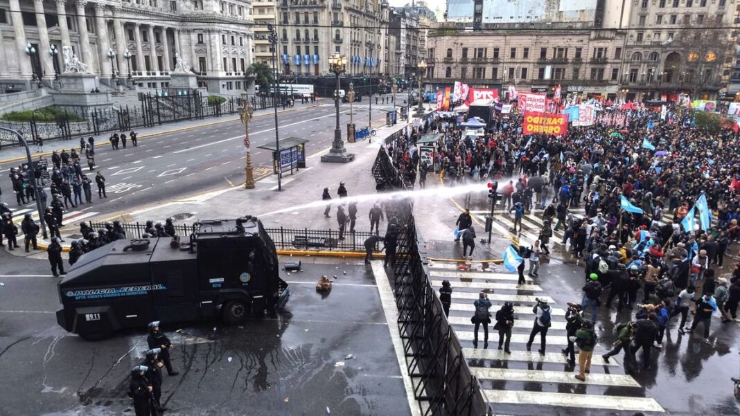 Senado de la Nación Argentina durante la sesión por la ley de propiedad privada