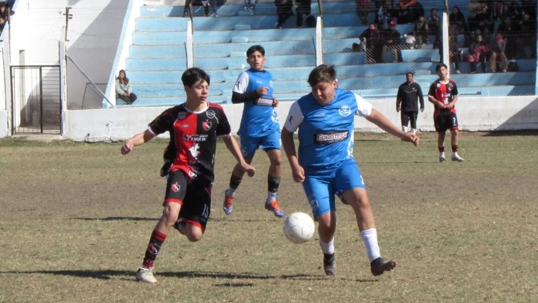 Partido de fútbol infantil de la Liga Chacarera