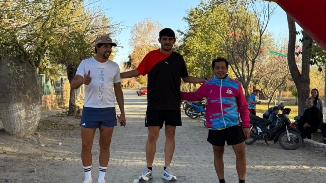 Corredores en el Maratón de San Cayetano en San Miguel, Pomán