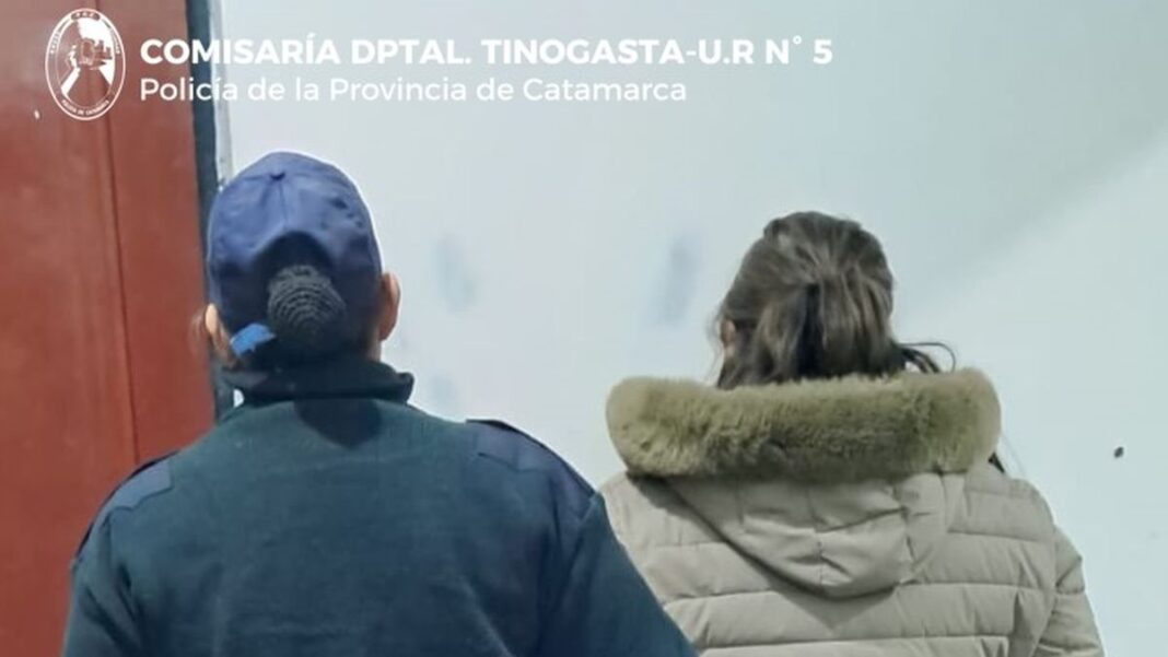 Policía de Tinogasta durante procedimiento