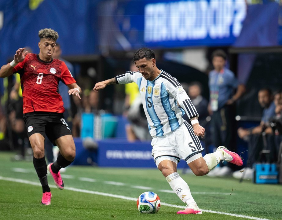 Leandro Paredes durante un partido de la Selección Argentina