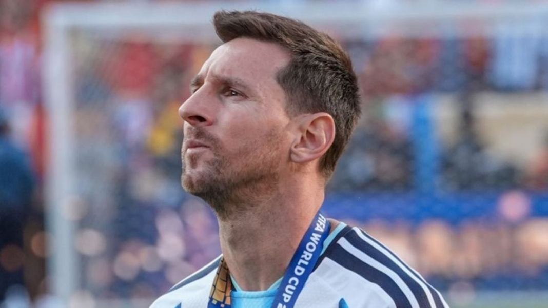 Lionel Messi con la camiseta de la Selección argentina