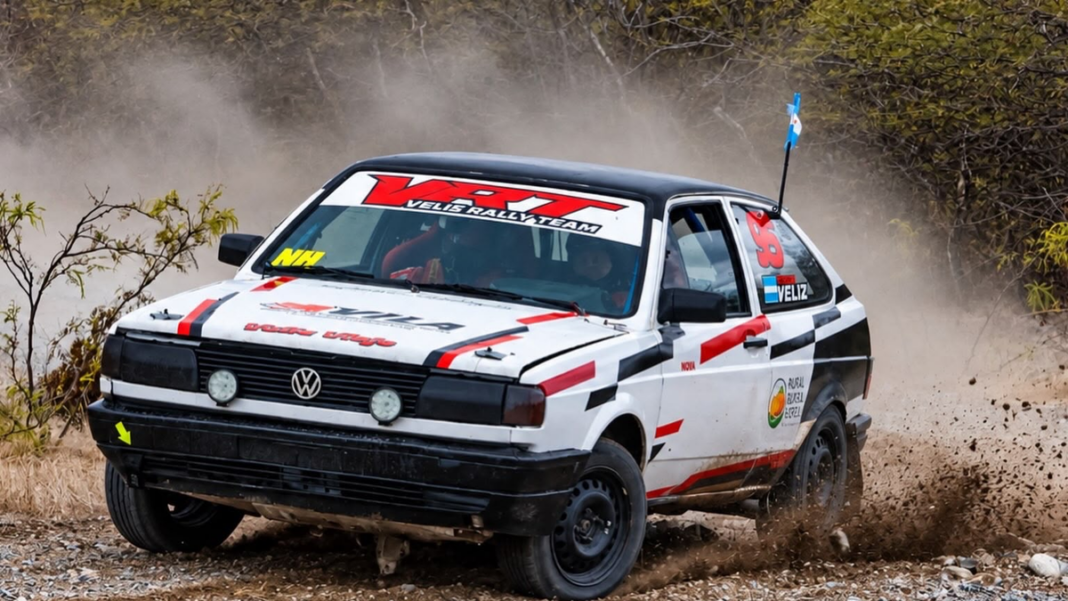 Agustín Díaz Dian y Javier Rodríguez celebran la victoria en el Rally de Huillapima