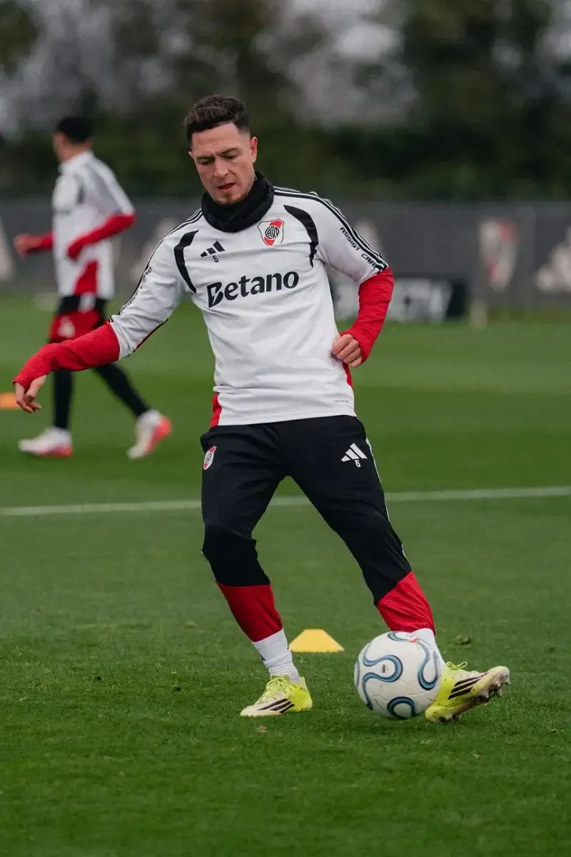Aníbal Moreno durante un entrenamiento con River Plate