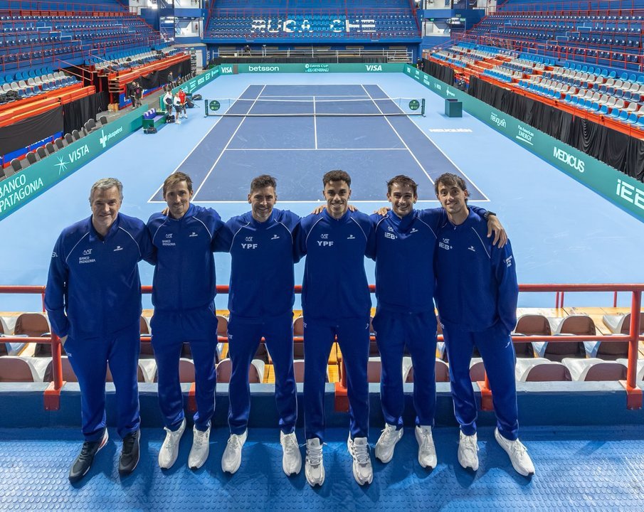 Equipo argentino de Copa Davis celebrando la victoria ante Turquía
