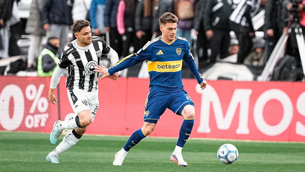 Jugadores de Boca Juniors y Gimnasia de Mendoza durante el partido