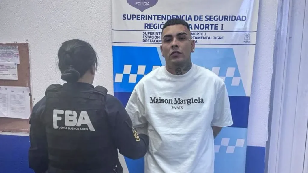 Callejero Fino en una presentación