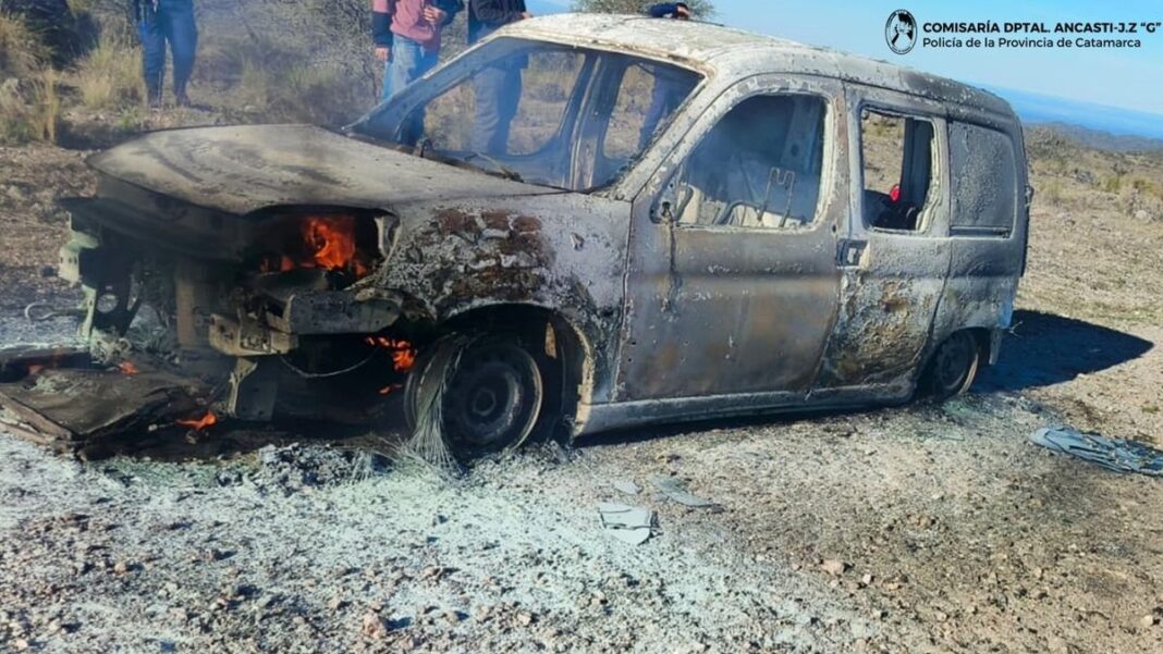 Camioneta incendiada en la Ruta Provincial N° 2, Ancasti