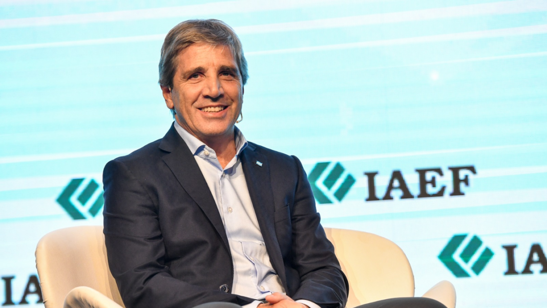 Luis Caputo durante su exposición en la 47° Convención Anual del IAEF