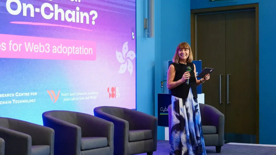 Autoridades y especialistas durante una jornada del programa Catamarca On-Chain sobre blockchain en la gestión estatal