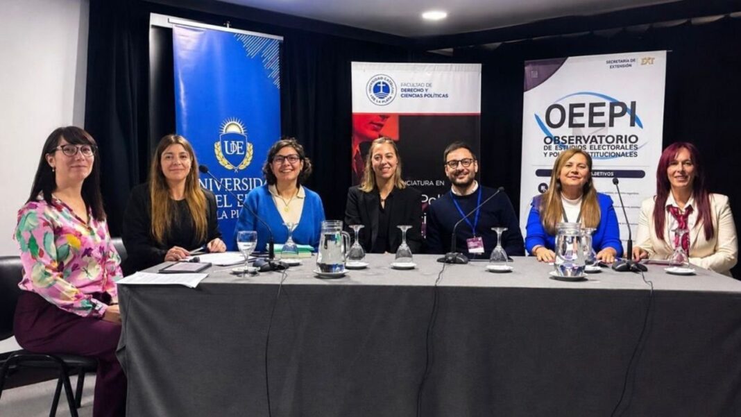 Panel del I Foro Iberoamericano de Diálogos Democráticos en La Plata