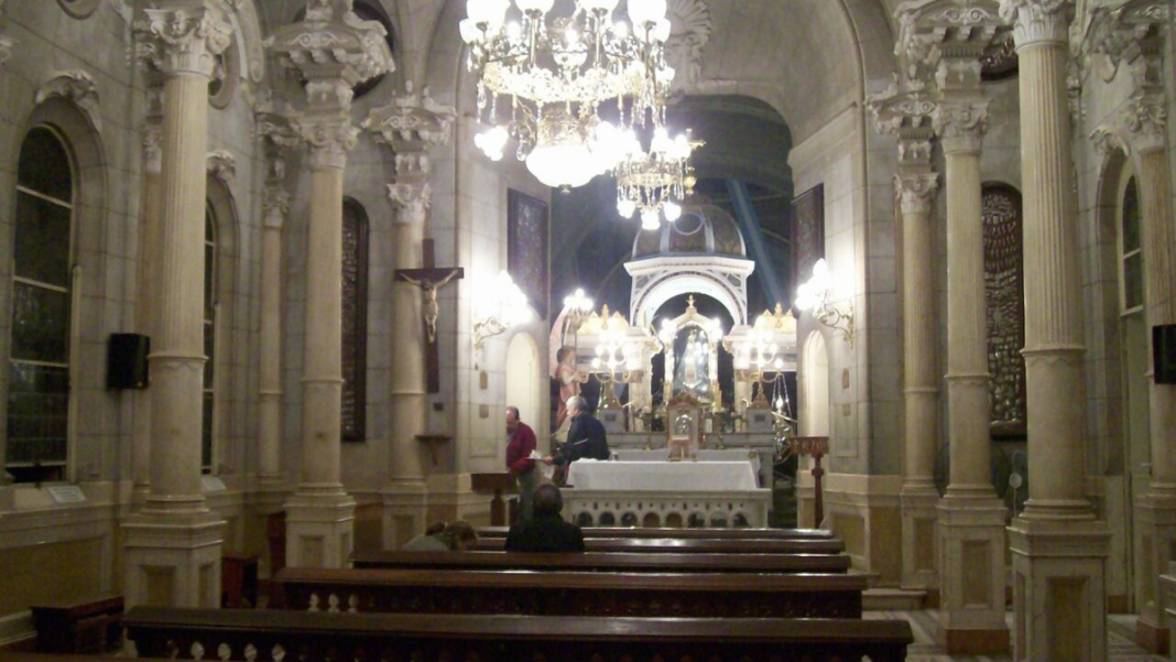 Fachada de la Catedral Basílica de Catamarca y su Camarín de la Virgen