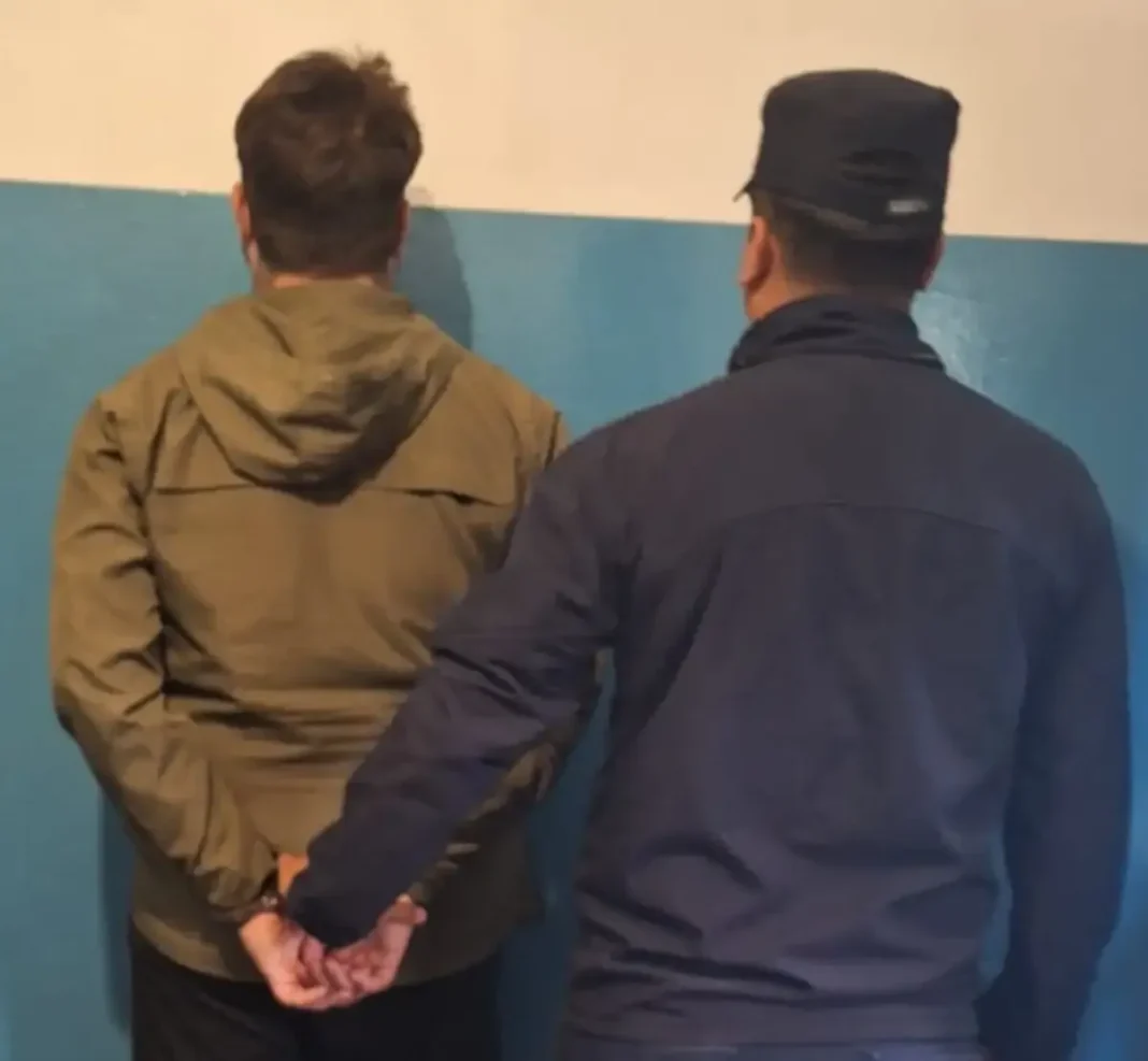 Móvil policial en la zona de Avenida Recalde al 3000