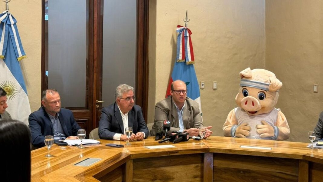 Anuncio del programa Marcatón con autoridades provinciales