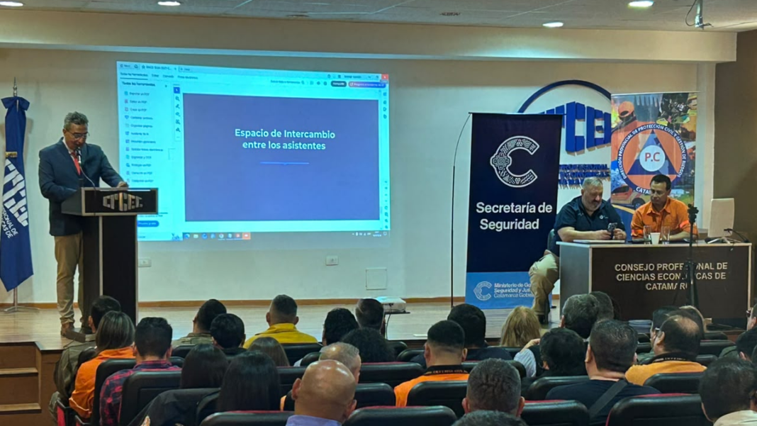 Reunión de coordinación entre funcionarios de Defensa Civil y la Agencia Federal de Emergencias en Catamarca
