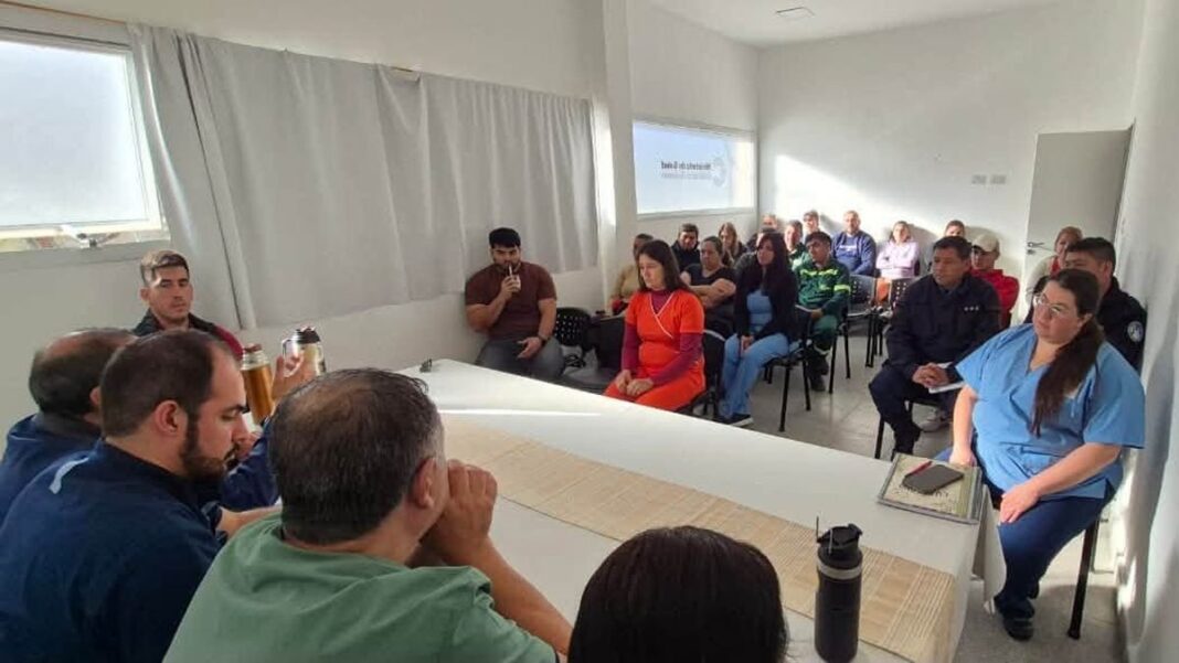 Reunión de coordinación para el simulacro en El Rodeo