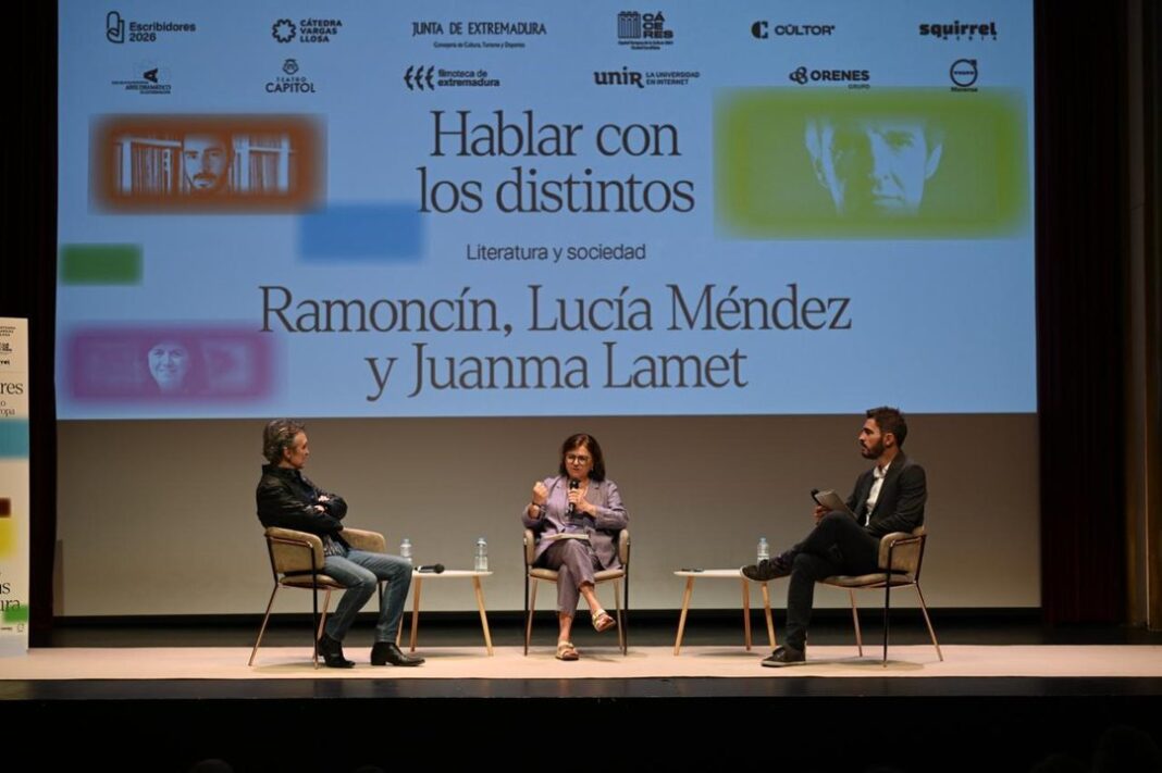Escritores y cineastas reunidos en el festival Escribidores en Cáceres