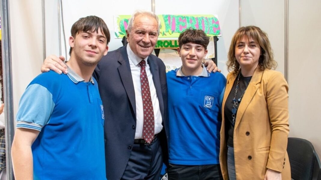 Estudiantes y docentes durante la Feria de Ciencias 2026 en Catamarca