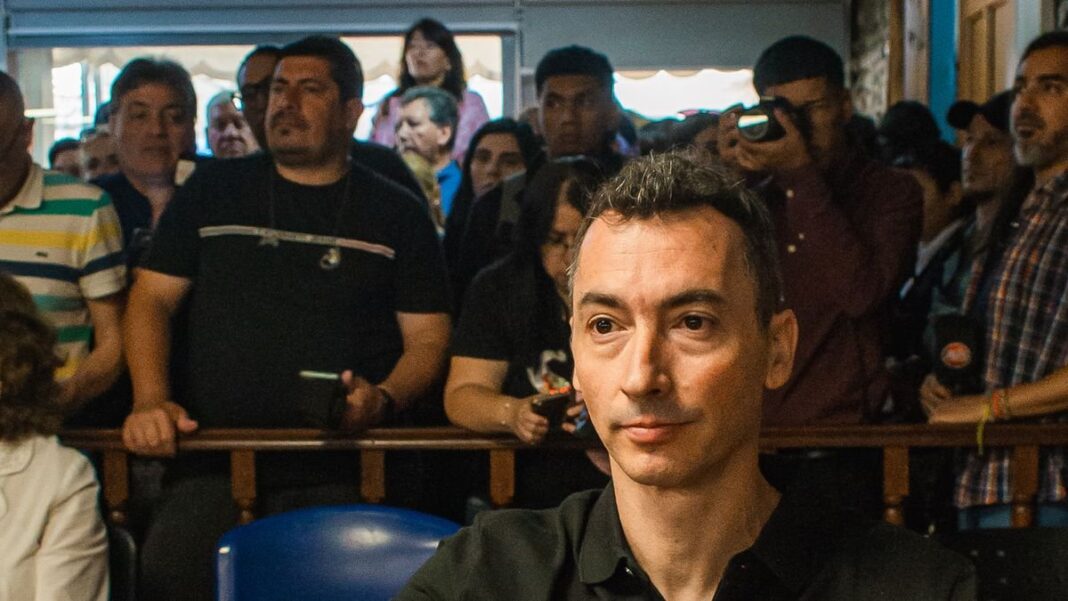 Javier Galán, diputado provincial del MID, en sesión legislativa
