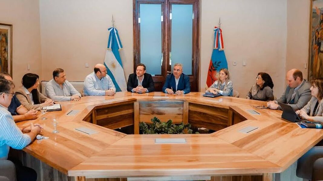 Reunión entre el gobernador Raúl Jalil y autoridades del Círculo Médico Catamarca