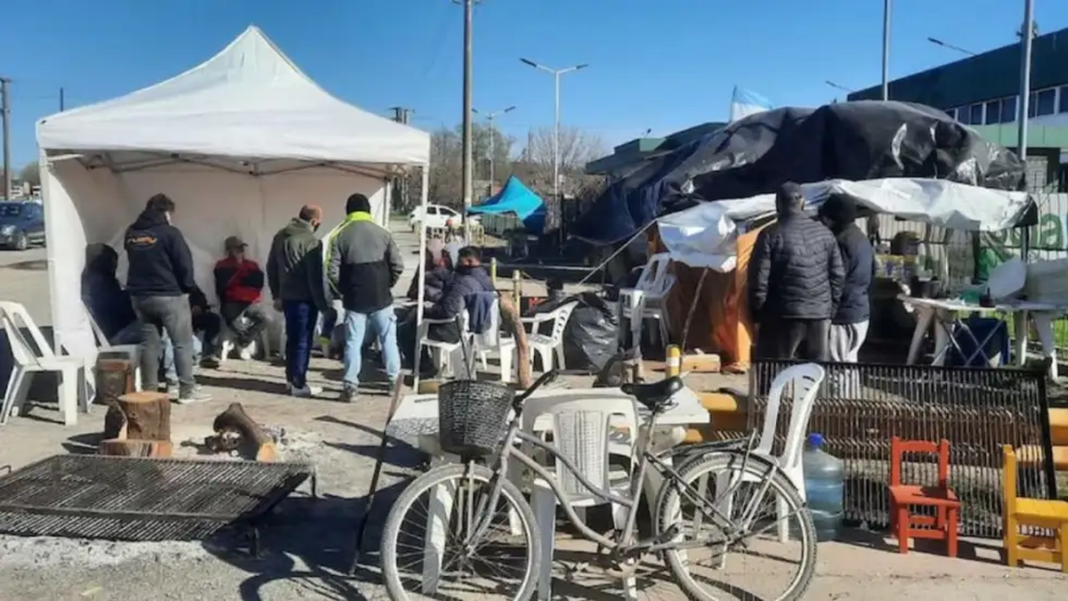 Trabajadores de Granja Tres Arroyos en Capitán Sarmiento
