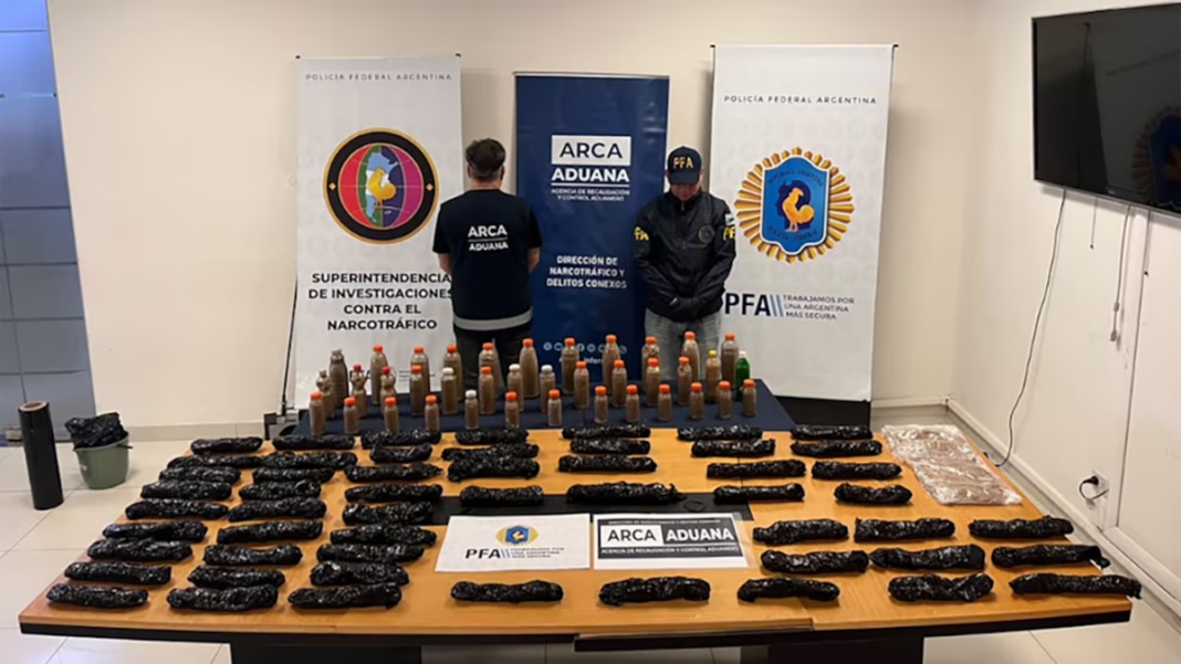 Furgón Opel Combo en la Terminal de Zárate donde se hallaron los 52 kilos de éxtasis