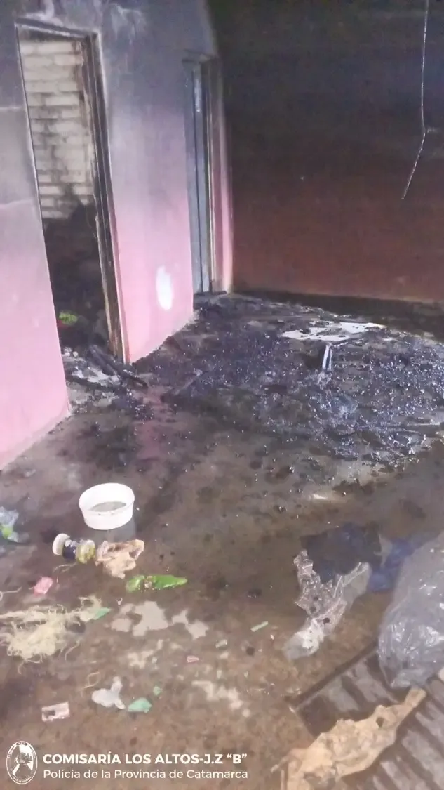 Vivienda con daños materiales totales tras incendio en Los Altos