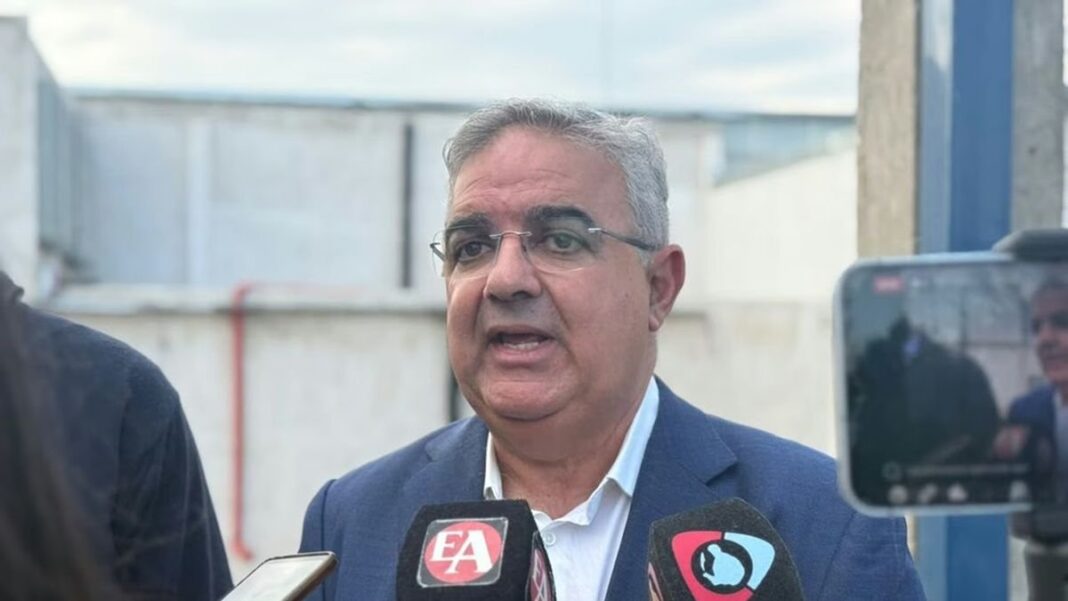 Gobernador Raúl Jalil durante una recorrida oficial
