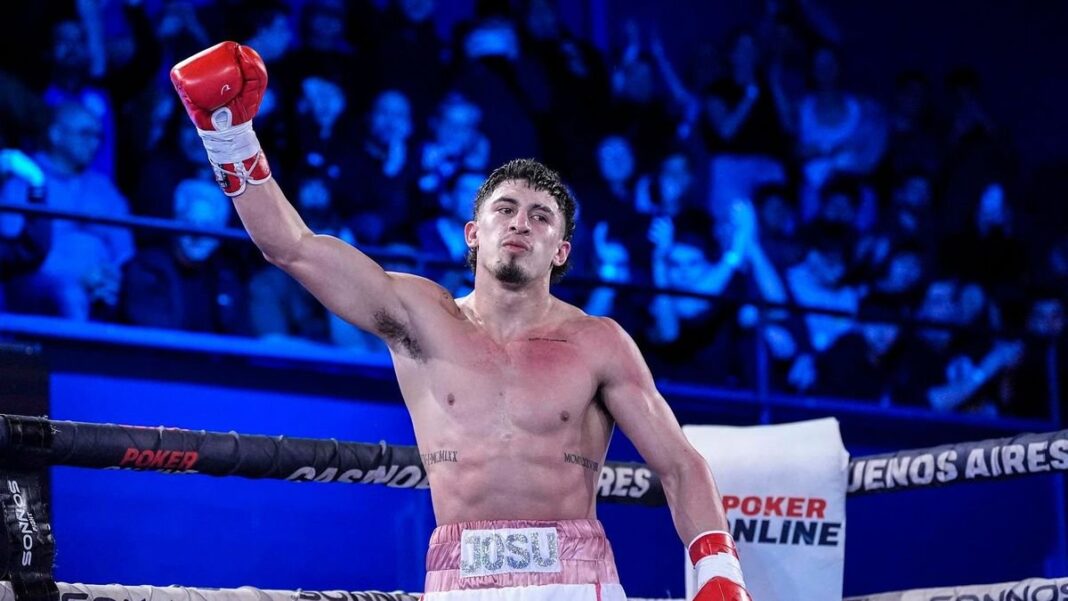 Josué Agüero, boxeador catamarqueño, durante un combate