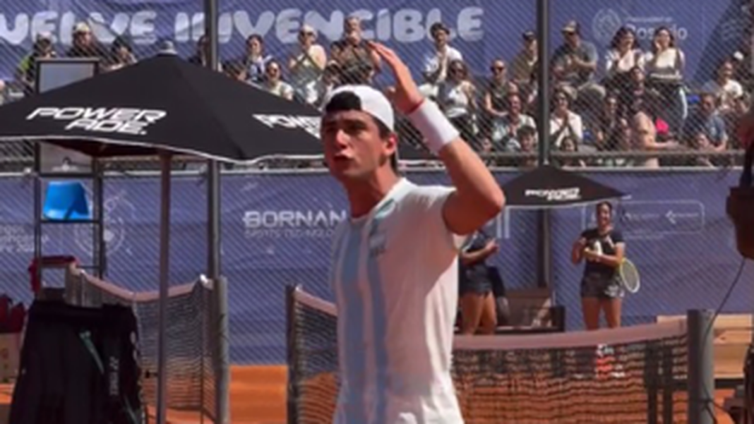 Juan Manuel La Serna durante un partido de tenis en los Juegos Suramericanos Santa Fe 2026